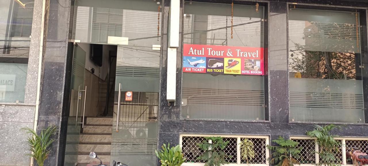 Hotel Ivy Plaza Luxury Új-Delhi Kültér fotó