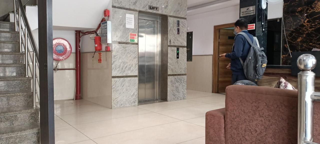 Hotel Ivy Plaza Luxury Új-Delhi Kültér fotó