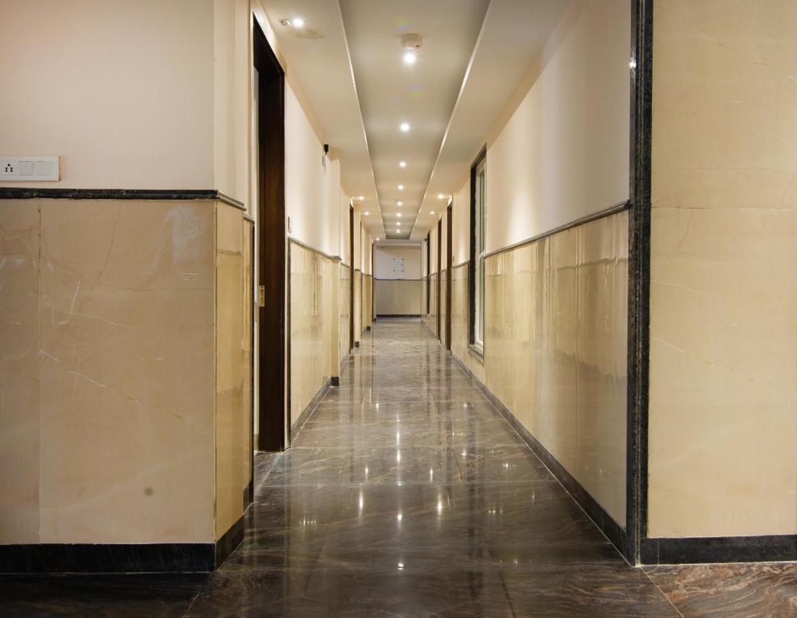 Hotel Ivy Plaza Luxury Új-Delhi Kültér fotó