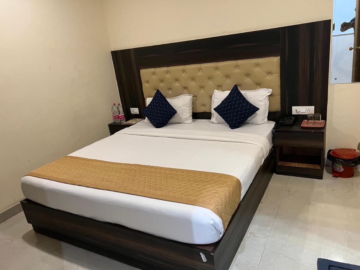 Hotel Ivy Plaza Luxury Új-Delhi Kültér fotó