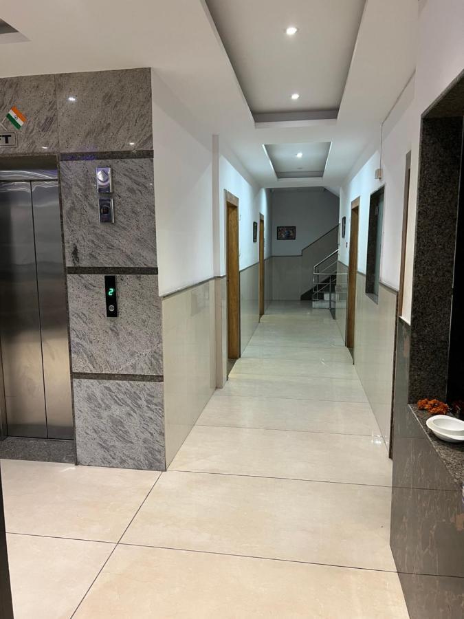Hotel Ivy Plaza Luxury Új-Delhi Kültér fotó