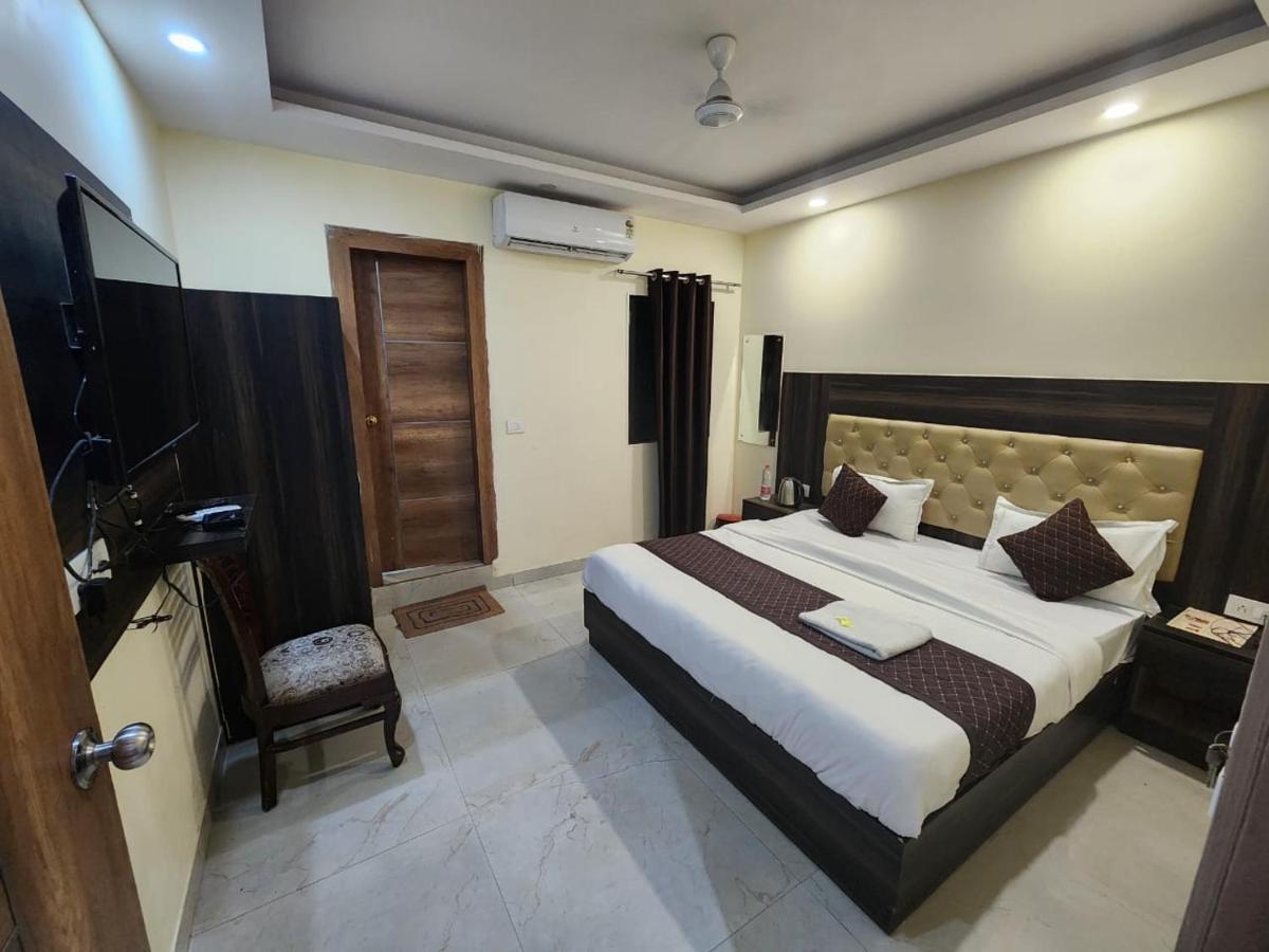 Hotel Ivy Plaza Luxury Új-Delhi Kültér fotó