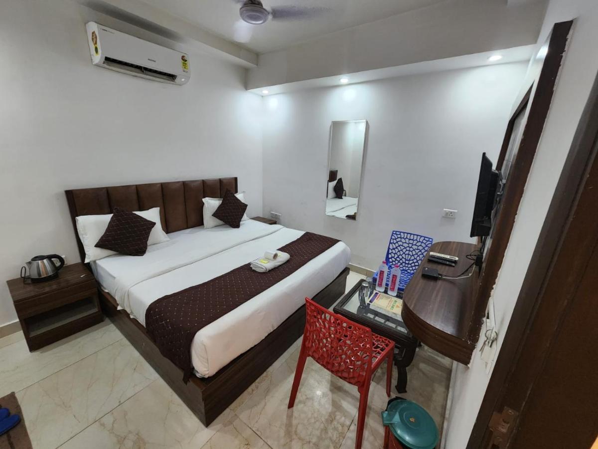 Hotel Ivy Plaza Luxury Új-Delhi Kültér fotó
