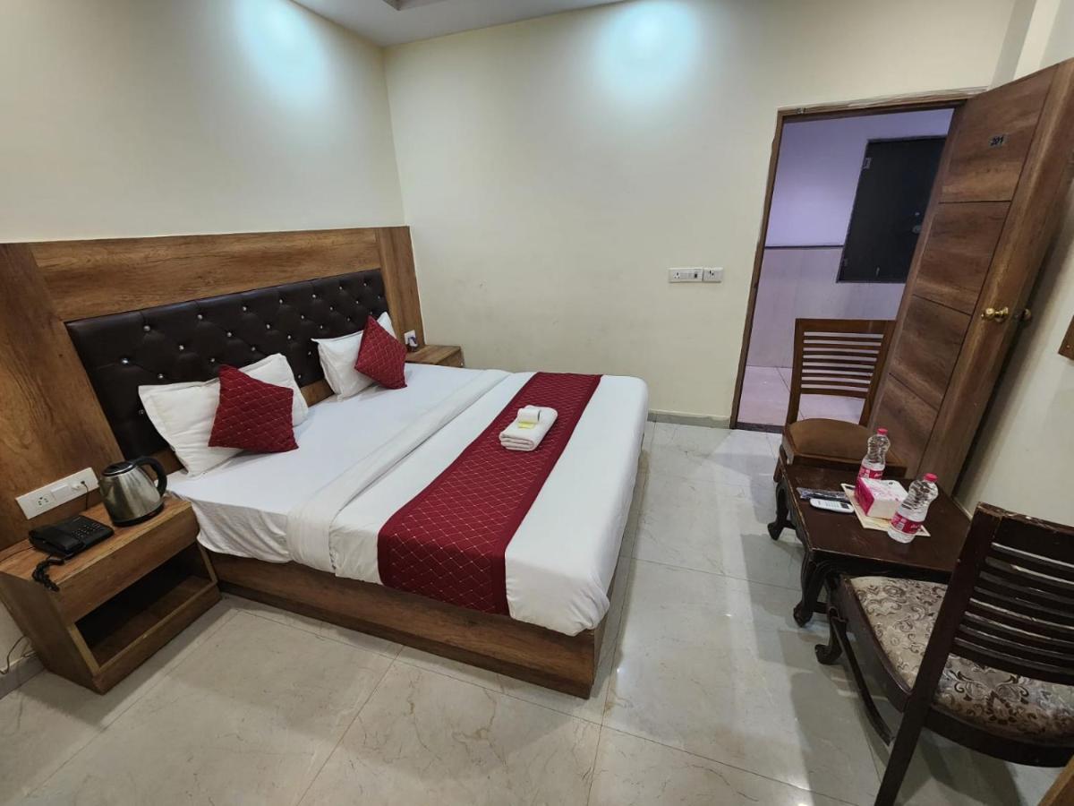 Hotel Ivy Plaza Luxury Új-Delhi Kültér fotó