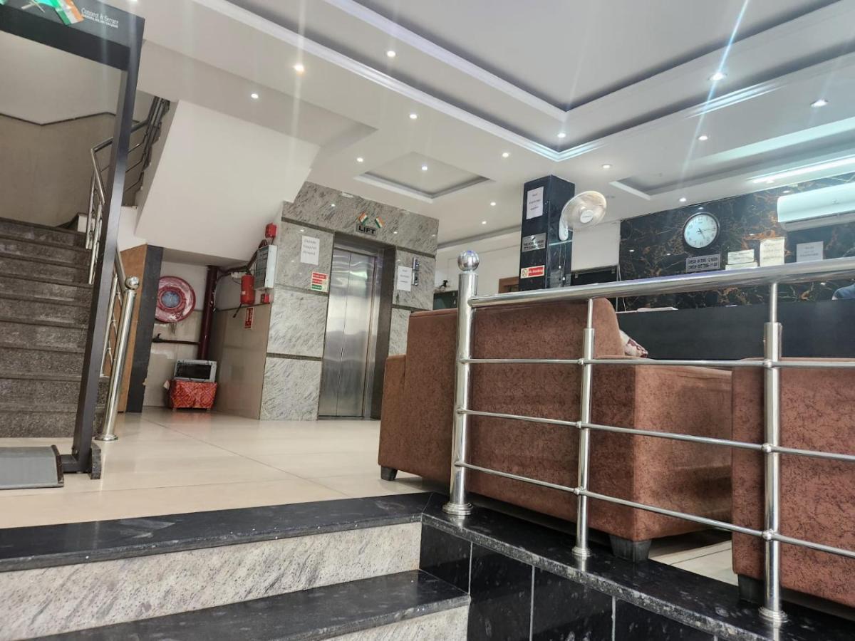 Hotel Ivy Plaza Luxury Új-Delhi Kültér fotó