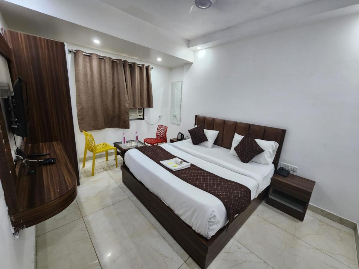 Hotel Ivy Plaza Luxury Új-Delhi Kültér fotó