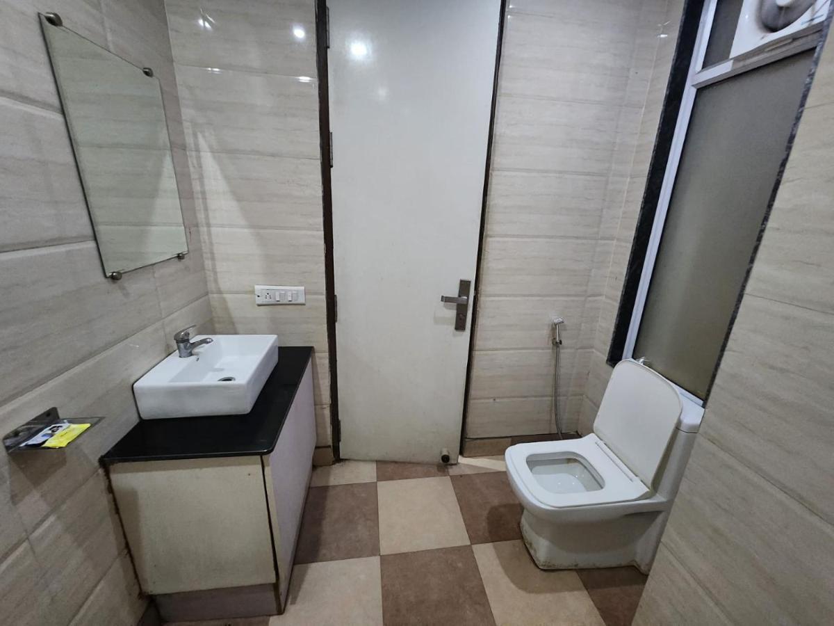 Hotel Ivy Plaza Luxury Új-Delhi Kültér fotó