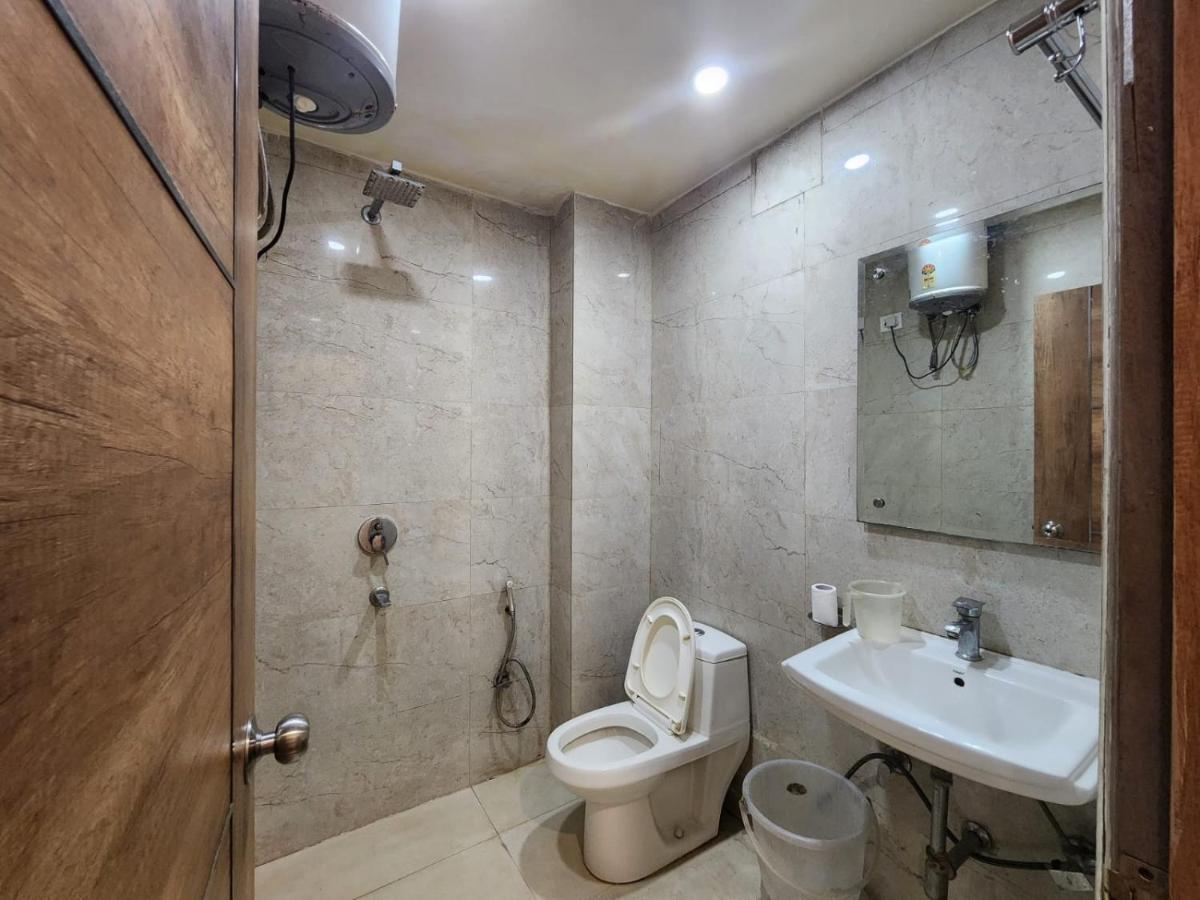 Hotel Ivy Plaza Luxury Új-Delhi Kültér fotó