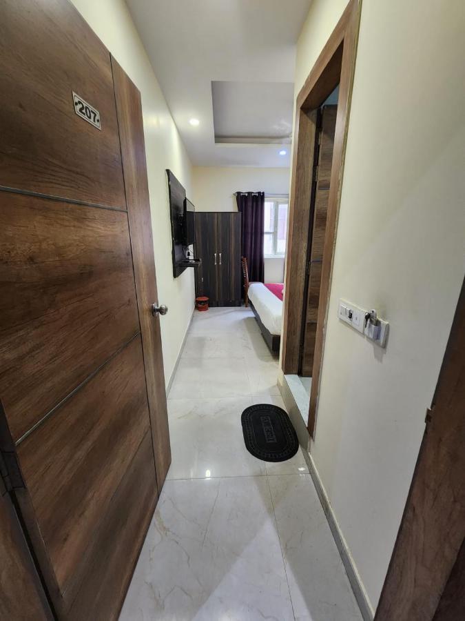 Hotel Ivy Plaza Luxury Új-Delhi Kültér fotó