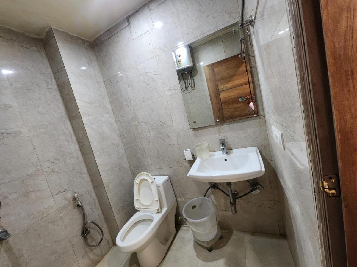 Hotel Ivy Plaza Luxury Új-Delhi Kültér fotó