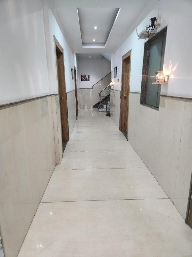Hotel Ivy Plaza Luxury Új-Delhi Kültér fotó