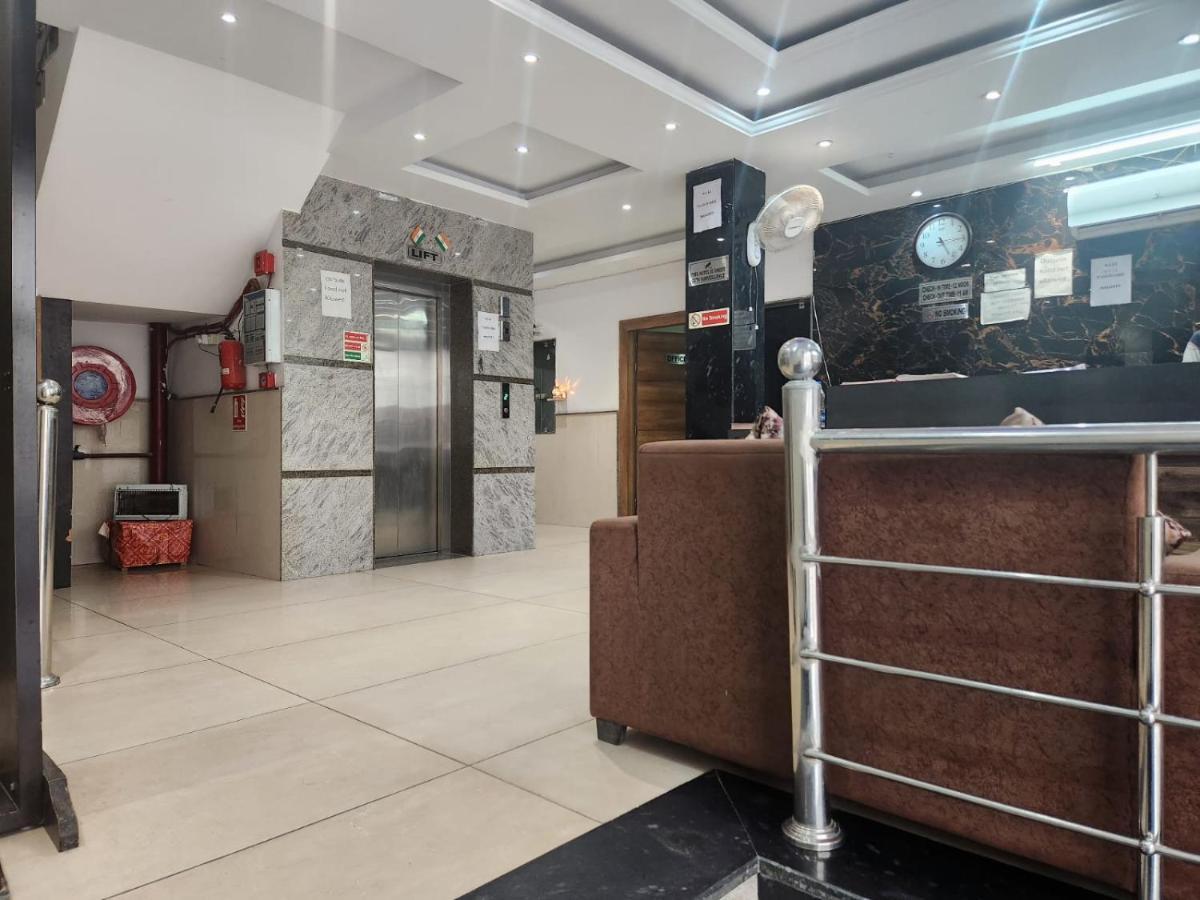 Hotel Ivy Plaza Luxury Új-Delhi Kültér fotó
