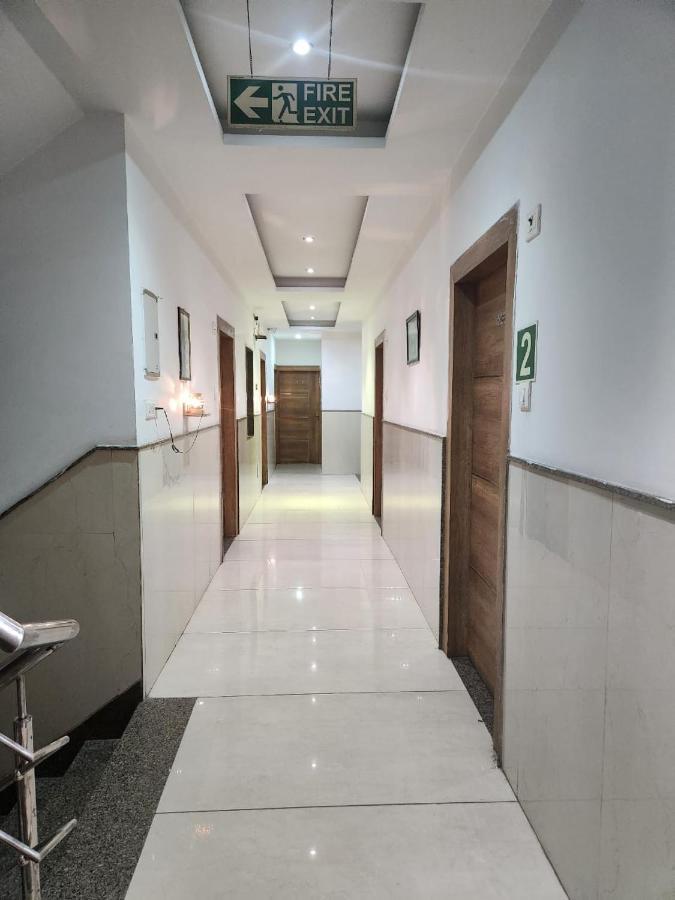 Hotel Ivy Plaza Luxury Új-Delhi Kültér fotó