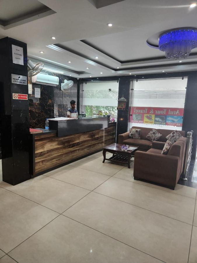 Hotel Ivy Plaza Luxury Új-Delhi Kültér fotó