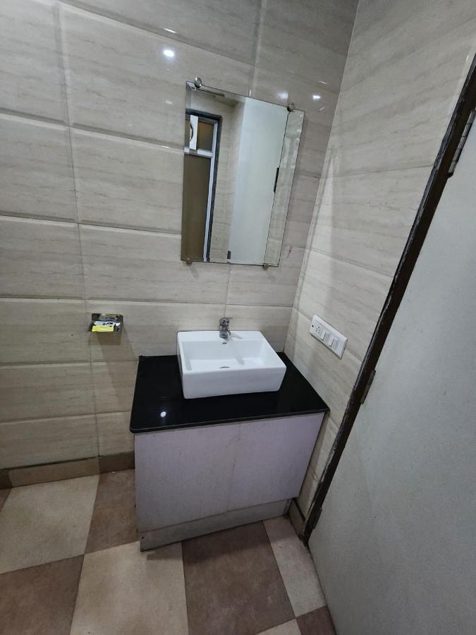 Hotel Ivy Plaza Luxury Új-Delhi Kültér fotó